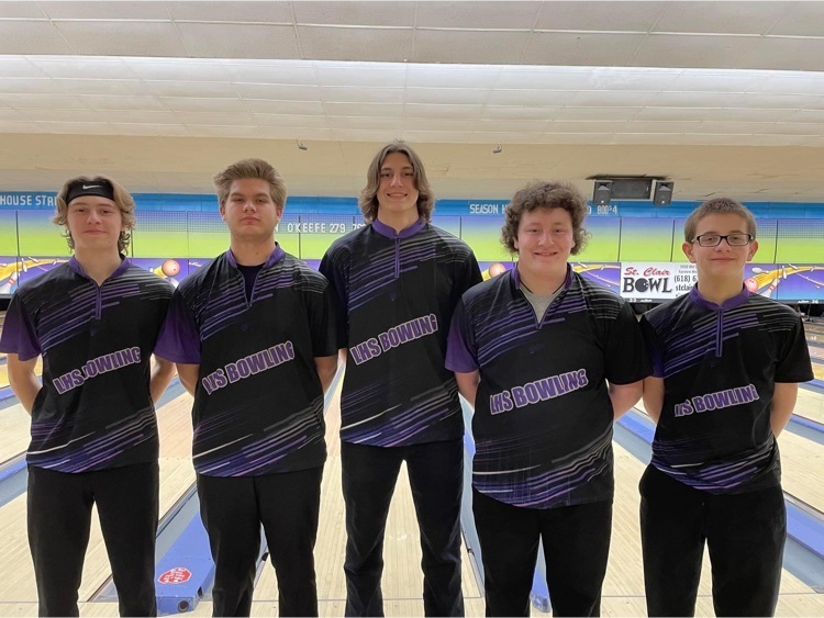 Hs boys bowling team at Regionals 